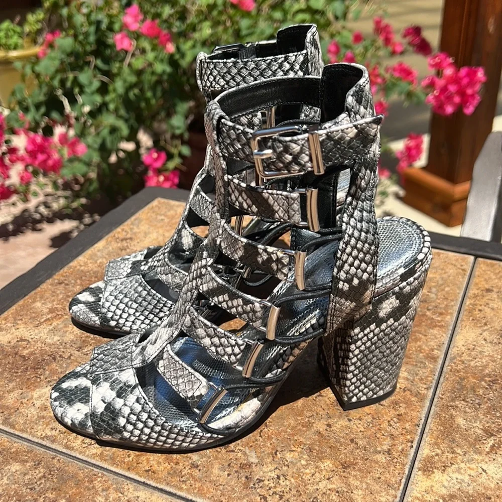 Gianni Bini Gladiator faux snake skin block heels Size 7